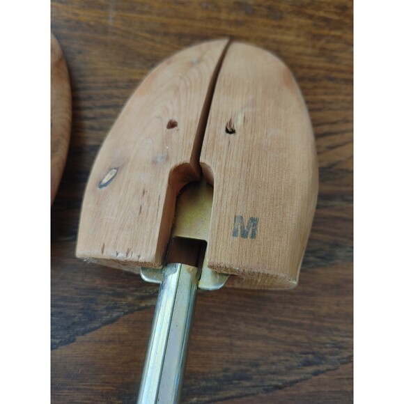G.H. Bass & Co ~ Shoe Tree Co Wooden Cedar Forms Men's Size Medium EC - Picture 5 of 5
